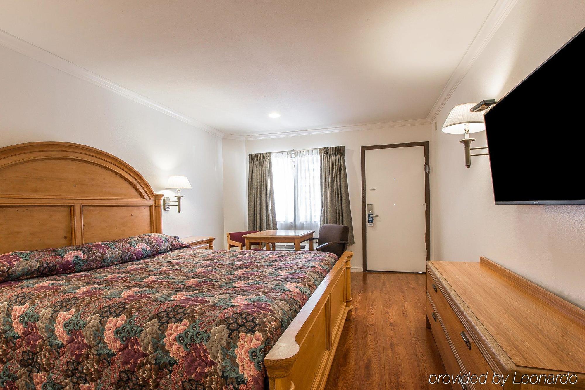 Rodeway Inn Риверсайд Экстерьер фото