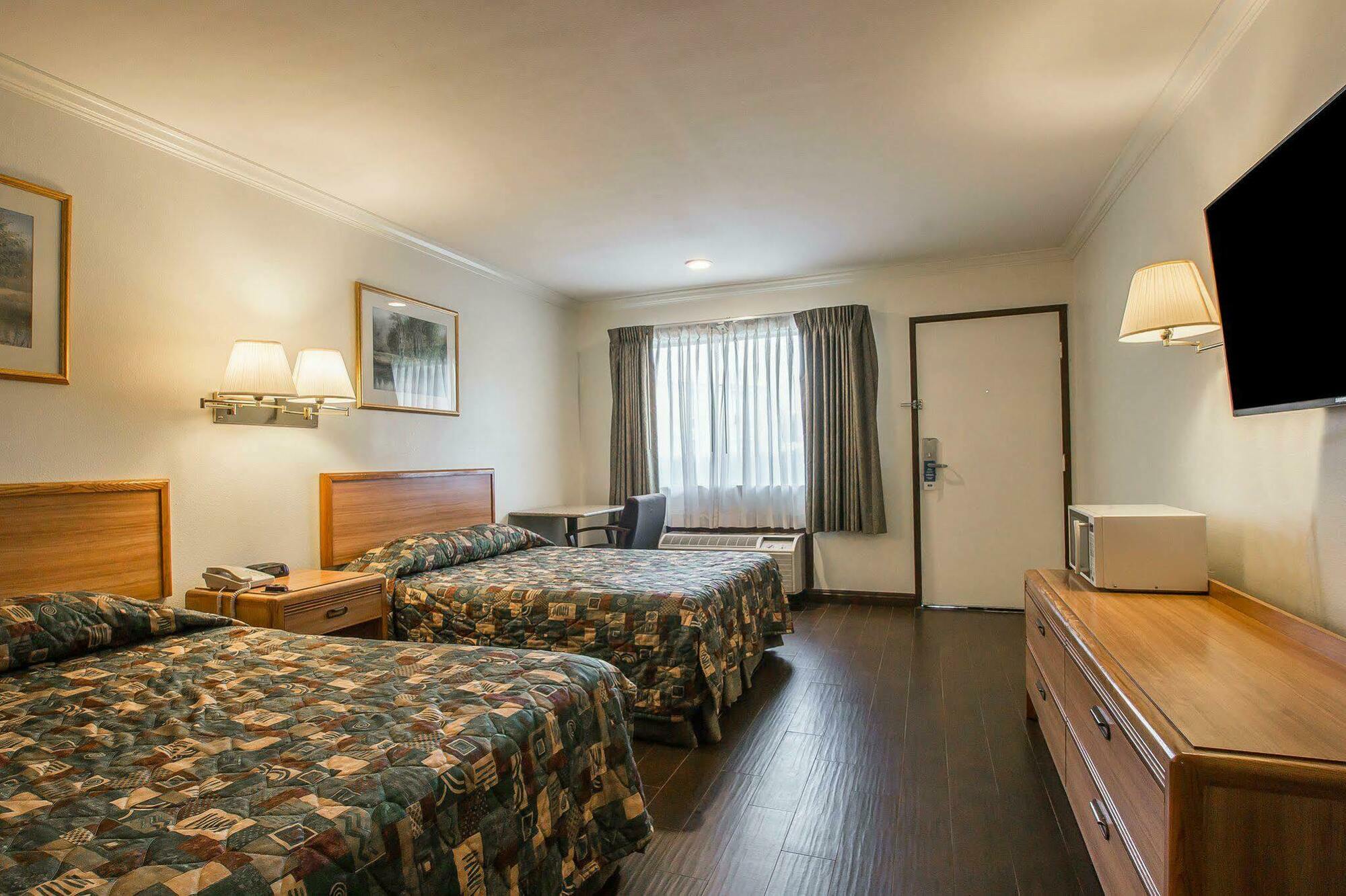 Rodeway Inn Риверсайд Экстерьер фото